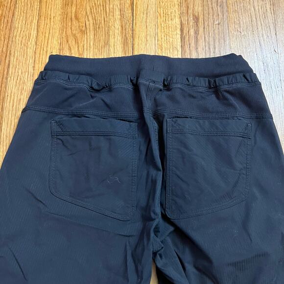 Lululemon Pants Womens 4 Black Pull On Studio Crop Capri Baggy - Picture 5 of 9